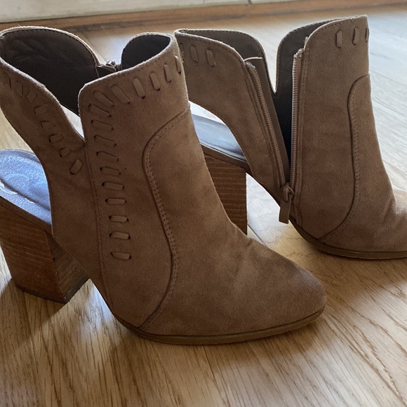 Taupe booties - Picture 5 of 7